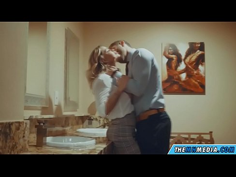 ❤️ Nalika pirang busty seduces anjeun dina restroom umum ❌ video porno dina pornosu.pornsexphoto.ru